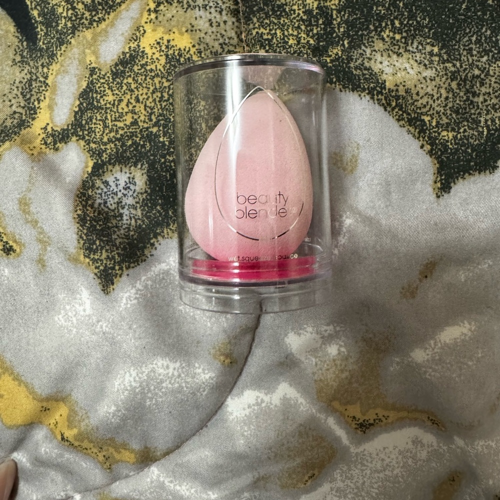 Beautyblender® Makeup Sponge - Pink